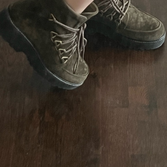 Stuart Weitzman Below Deck Ankle Chunky Lace Up Platform Hiking Boots Size 9 - Picture 7 of 7